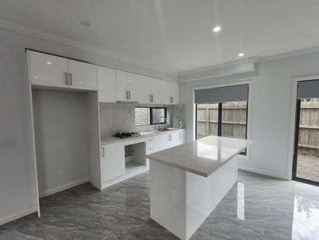 Modern Luxury: Near New 2 bedroom Townhouse Awaits - Photo 4