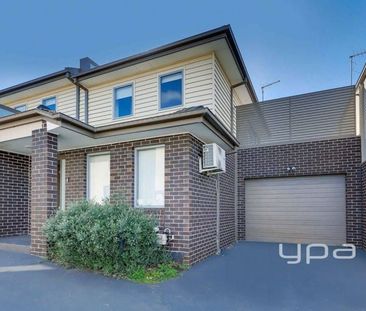 UPMARKET TOWN "HOME" IN PRESTIGE LOCALE, TOTALLY MAINTENANCE FREE! - Photo 2