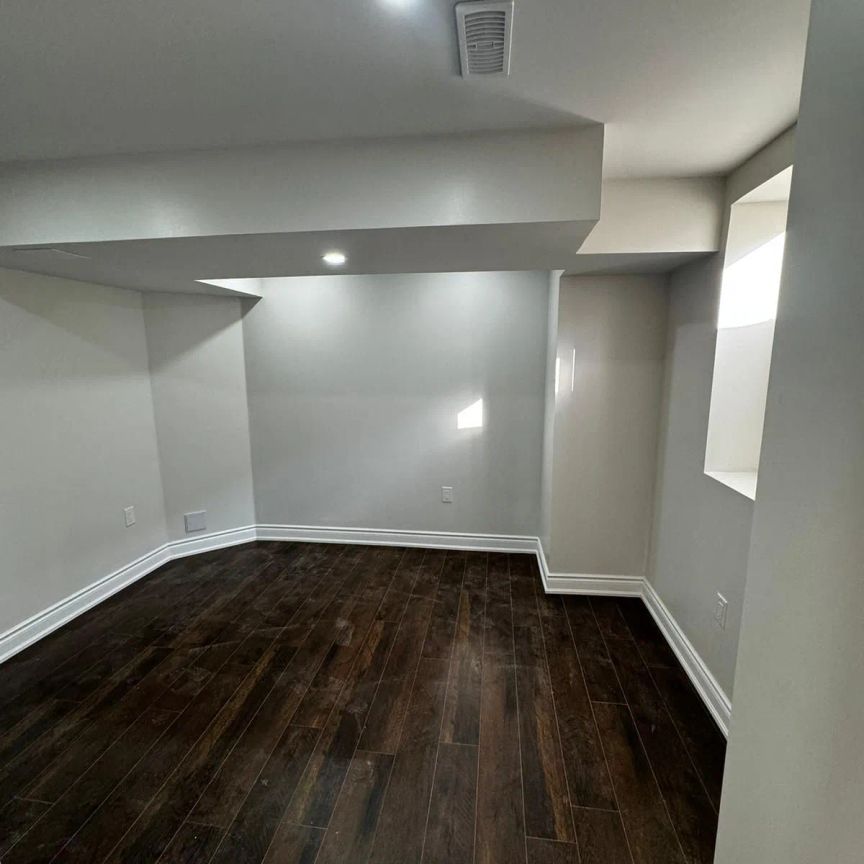Detached Home For Lease | W9037369 - Photo 1