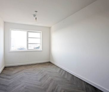 Price £1,700 pcm - Available Now - Part Furnished - Photo 4