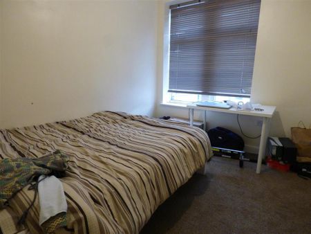 4 bedroom apartment to rent - Photo 5