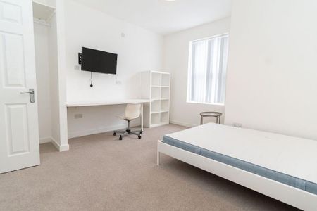 6 bedroom terraced house to rent - Photo 4