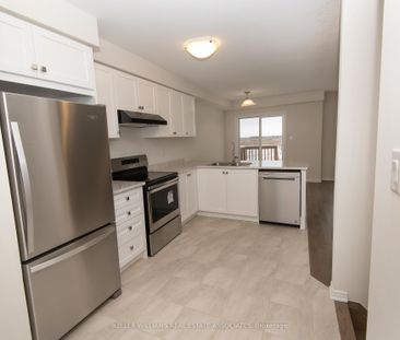 Townhouse For Lease | X8129756 - Photo 1