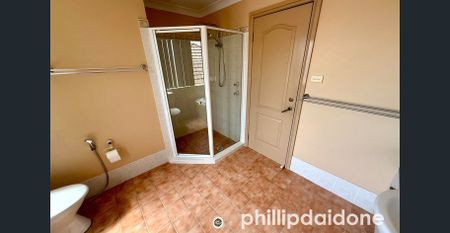 ULTRA-RARE HUGE FAMILY HOME - Photo 5