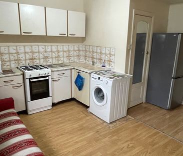 1 Bed Flat, Northbrook Road, IG1 - Photo 2