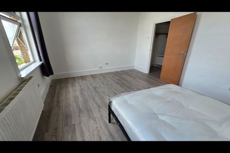 2 Bed Flat, Manbey Park Road, E15 - Photo 3