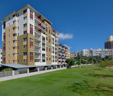 Unit 42/11-17 Stanley Street, Townsville City. - Photo 1