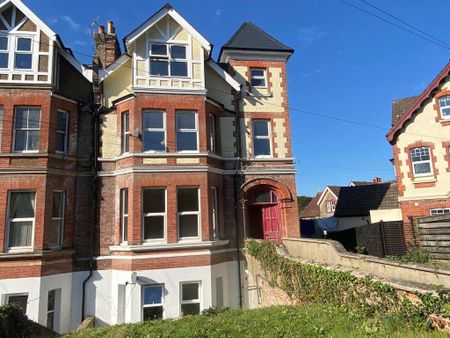 2 bedroom flat to rent - Photo 2