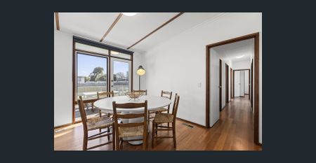 Living It Up In Lonny - Furnished Home - Photo 2