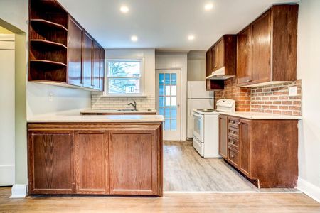 For Lease - 9 Thirty Eighth Street, Toronto, Ontario - Photo 4