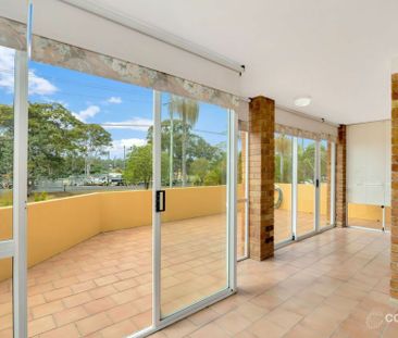 Bright & Spacious Living in the Heart of Palm Beach - Photo 4