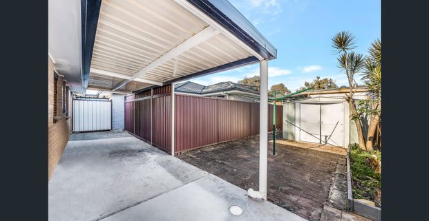 Charming 3 Bedroom Home ! - Photo 1