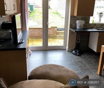 1 bedroom in a house share to rent - Photo 4