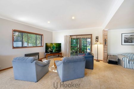 Spacious Family Home with Stunning Lake Views - Photo 5