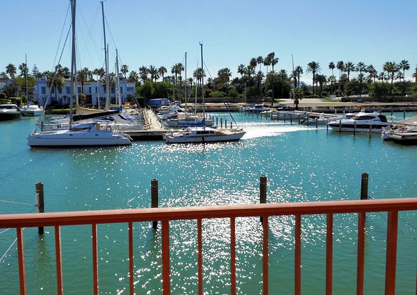 Apartment with beautiful Marina views