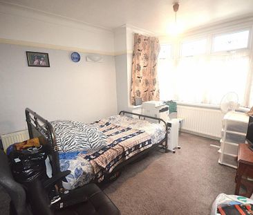 5 bedroom bungalow to rent - Photo 4