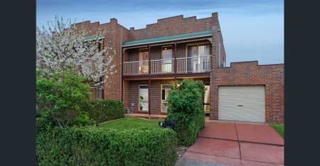 Spacious Townhouse in a Quiet Parkside Location - Photo 5