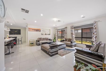 Large Executive Home In Established Estate! - Photo 2