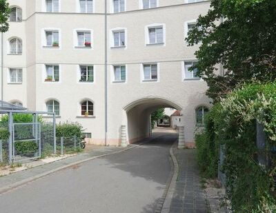 Frisch renovierte, große Vierzimmerwohnung Wohnung im vierten OG ohne Aufzug! - Photo 1