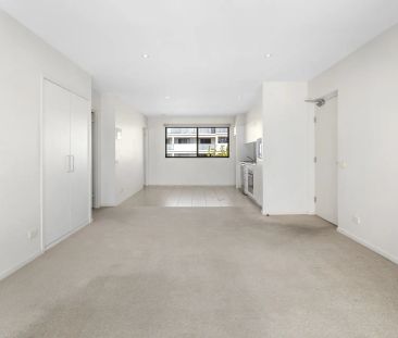 2 Bedroom Apartment with Two Car Spaces - Photo 1