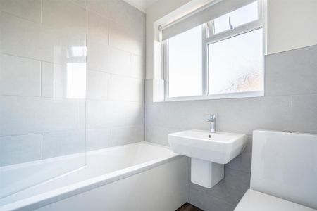 3 bedroom terraced house to rent - Photo 3