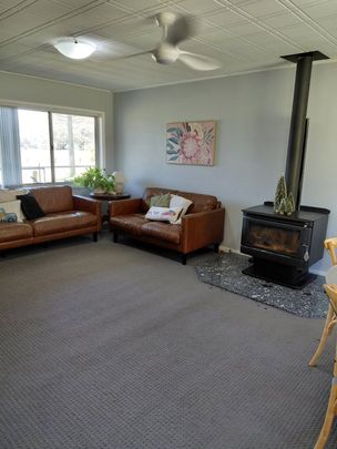 The country feel with town conveniences - Photo 1