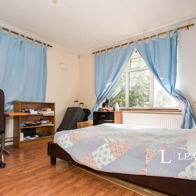 4 bedroom bungalow to rent - Photo 1