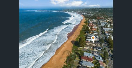 Ocean Front Complex | $990 Per Week - Photo 2