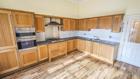 3 bedroom end of terrace house to rent - Photo 3