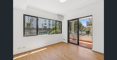 Stylish Coastal Simplicity - Photo 4