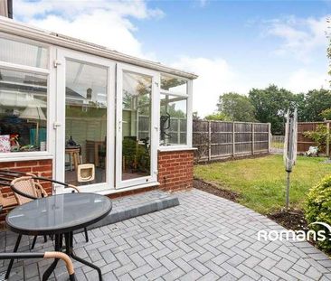 Elles Close, Farnborough, GU14 - Photo 2