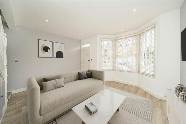 Victor Road, Teddington, TW11 - Photo 1