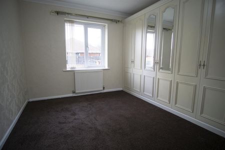 2 Beds Bungalow to Let on Cliffe Court, Preston - Photo 2