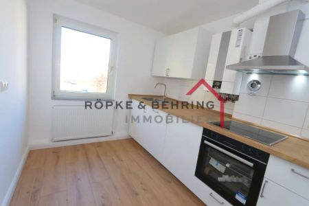 Helle und moderne 3-Zimmer-Wohnung mit Balkon und neuer Einbauküche - Photo 5