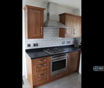 3 bedroom semi-detached house to rent - Photo 6