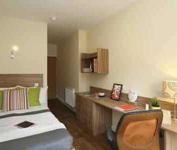 Deluxe Skylight En-Suite - Photo 4