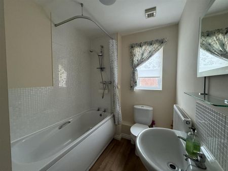 2 bedroom coach house to rent - Photo 5