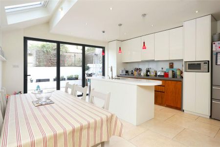 4 bedroom terraced house to rent - Photo 4