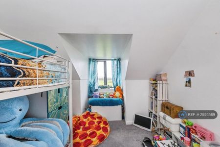 2 bedroom semi-detached house to rent - Photo 2