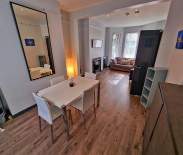 Ensuite Room 4, 32 Sandown Rd, Belfast, BT5 6GY - Photo 1