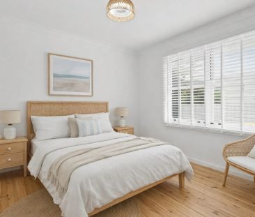 Stylishly renovated coastal retreat - Photo 1