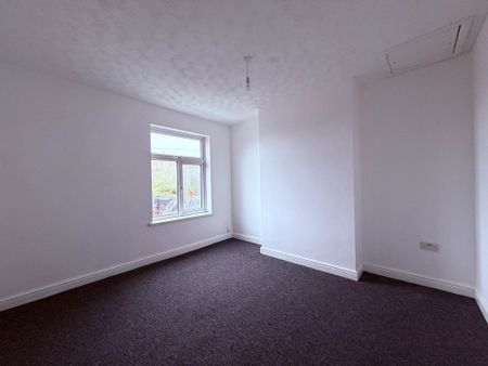 3 Bedroom Mid Terrace For Rent - Photo 5