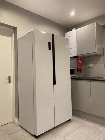 5 bedroom semi-detached house to rent - Photo 4