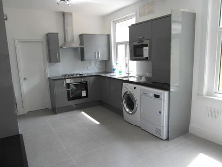 4 bedroom detached house to rent - Photo 5