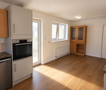 3 bedroom detached bungalow to rent - Photo 4