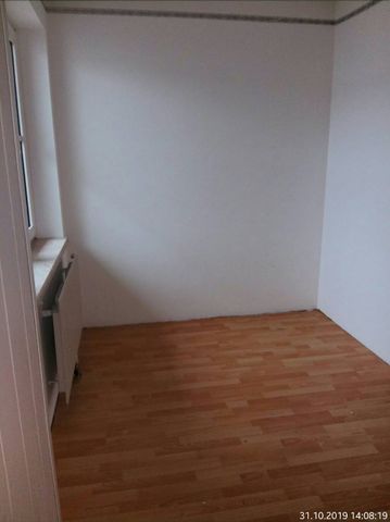 Helle 2 Zimmer Dachgeschosswohnung mit Loggia und zugehörigen Stellplatz - Foto 5