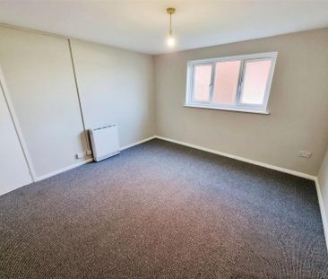 1 Bedroom Flat to Rent in Guillemot Lane, Wellingborough, Northants... - Photo 1