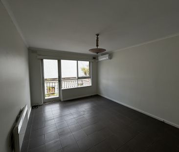 6 / 9 Rosstown Road, CARNEGIE - Photo 1