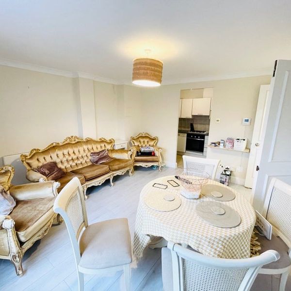 Luxurious En Suite Room in Exclusive Cumberland Mills Square – Available Now! - Photo 1