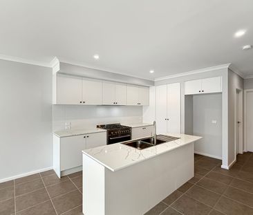 🏡 Brand New 3-Bedroom Townhouse in Wollert - Photo 6